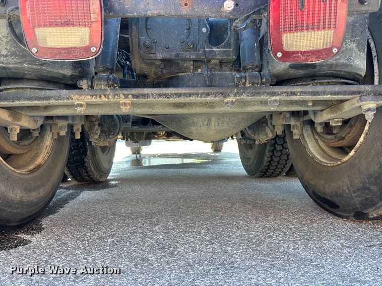 image for item EA4823 2012 Mack Pinnacle CHU613 semi truck