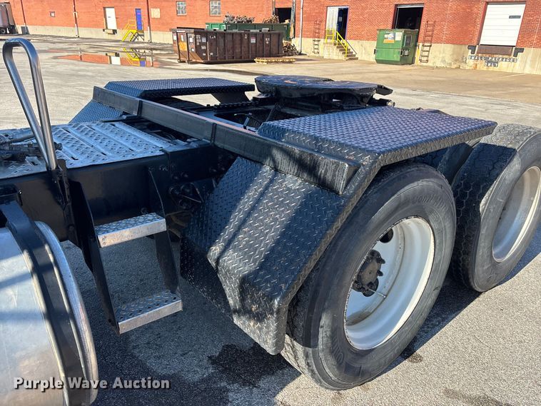 image for item EA4823 2012 Mack Pinnacle CHU613 semi truck