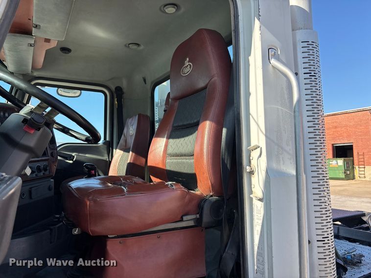 image for item EA4823 2012 Mack Pinnacle CHU613 semi truck