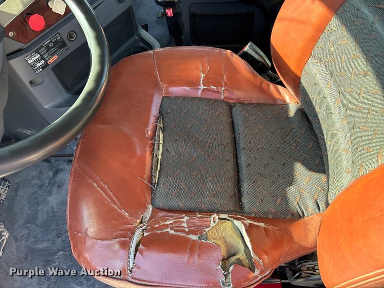 image for item EA4823 2012 Mack Pinnacle CHU613 semi truck