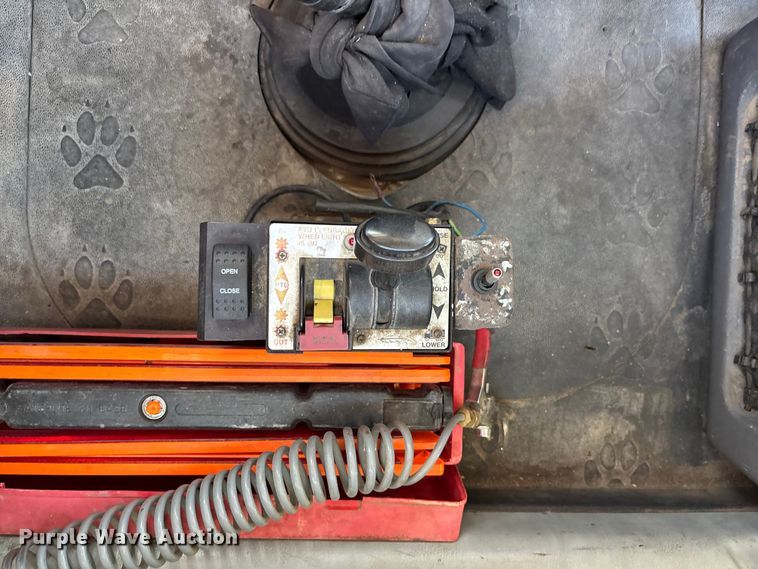 image for item EA4823 2012 Mack Pinnacle CHU613 semi truck