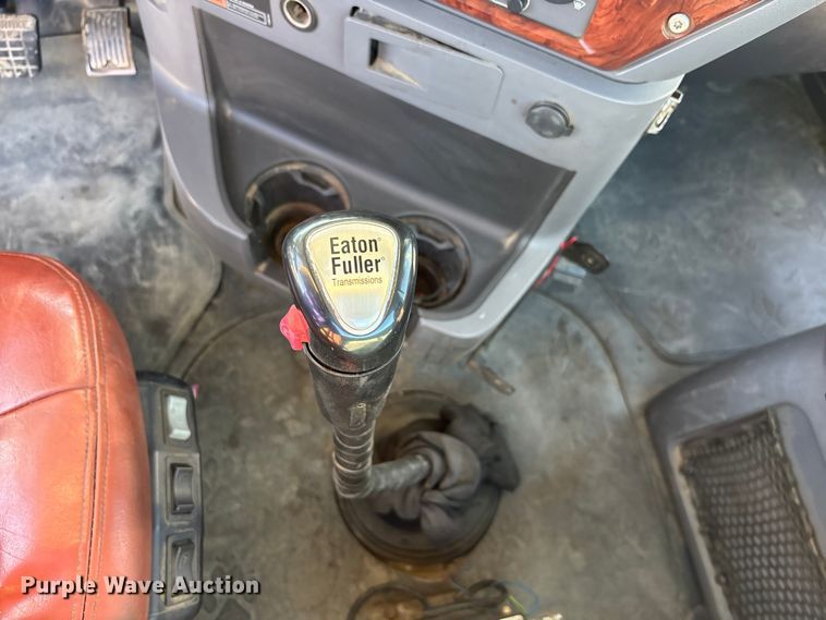 image for item EA4823 2012 Mack Pinnacle CHU613 semi truck