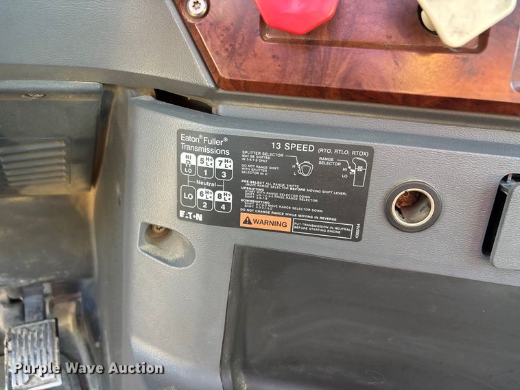 image for item EA4823 2012 Mack Pinnacle CHU613 semi truck