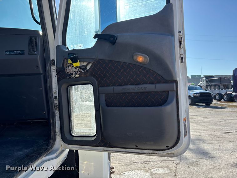 image for item EA4823 2012 Mack Pinnacle CHU613 semi truck