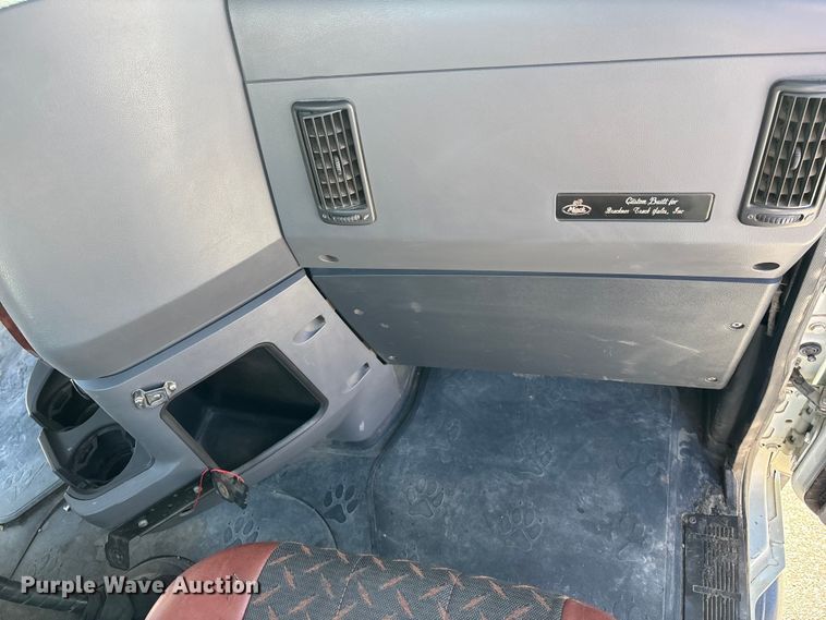 image for item EA4823 2012 Mack Pinnacle CHU613 semi truck