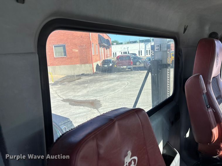 image for item EA4823 2012 Mack Pinnacle CHU613 semi truck