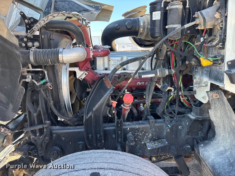 image for item EA4823 2012 Mack Pinnacle CHU613 semi truck