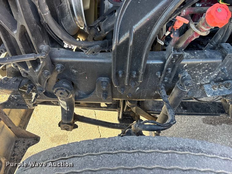 image for item EA4823 2012 Mack Pinnacle CHU613 semi truck