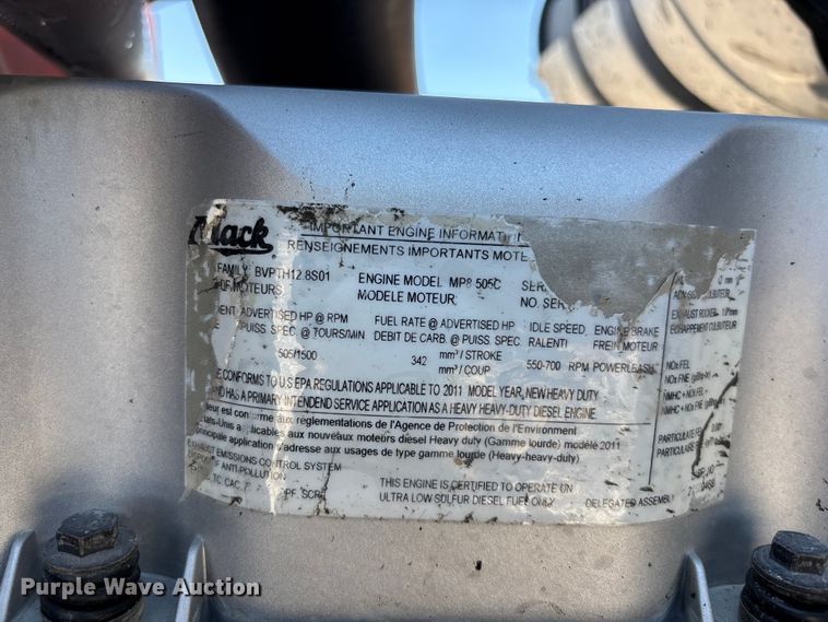 image for item EA4823 2012 Mack Pinnacle CHU613 semi truck