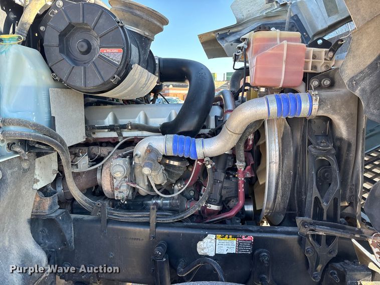 image for item EA4823 2012 Mack Pinnacle CHU613 semi truck