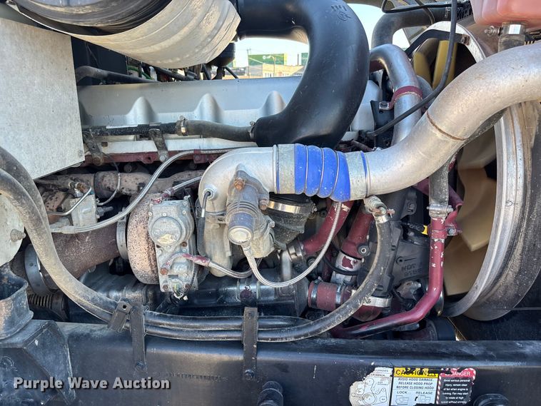 image for item EA4823 2012 Mack Pinnacle CHU613 semi truck