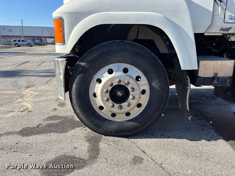 image for item EA4823 2012 Mack Pinnacle CHU613 semi truck