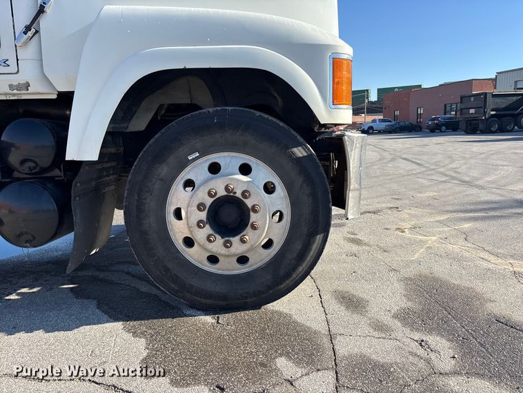 image for item EA4823 2012 Mack Pinnacle CHU613 semi truck