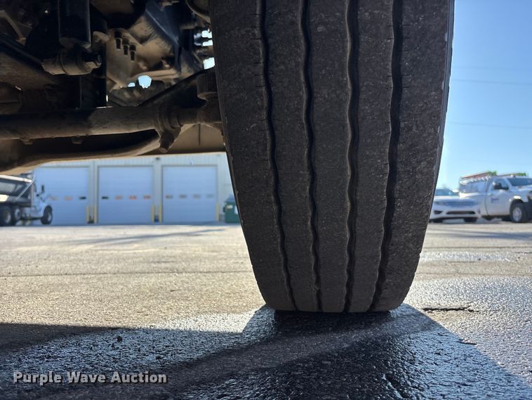 image for item EA4823 2012 Mack Pinnacle CHU613 semi truck