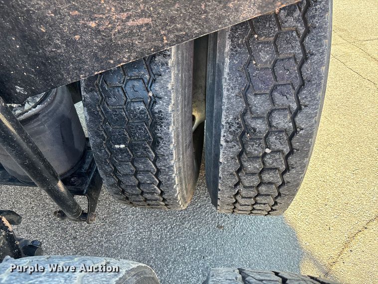 image for item EA4823 2012 Mack Pinnacle CHU613 semi truck