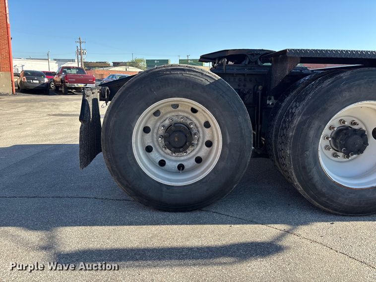 image for item EA4823 2012 Mack Pinnacle CHU613 semi truck