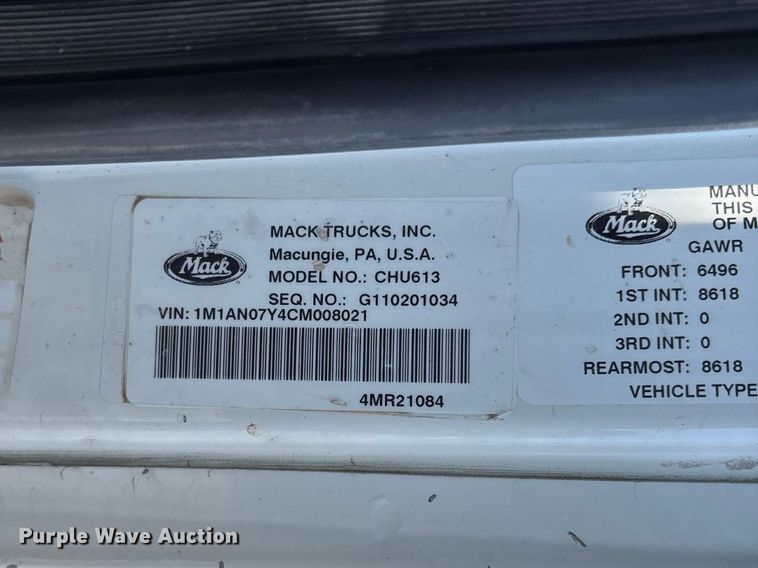 image for item EA4823 2012 Mack Pinnacle CHU613 semi truck