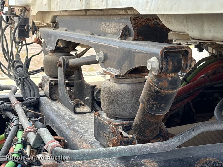 image for item EA7219 2022 International HX620 volumetric concrete mixer truck