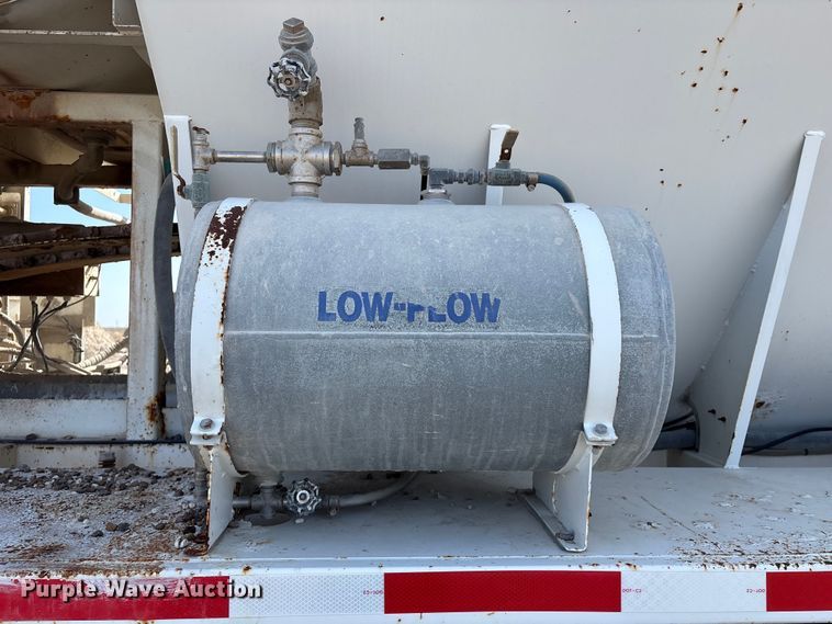 image for item EA7219 2022 International HX620 volumetric concrete mixer truck