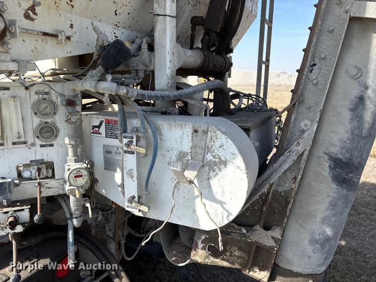 image for item EA7219 2022 International HX620 volumetric concrete mixer truck