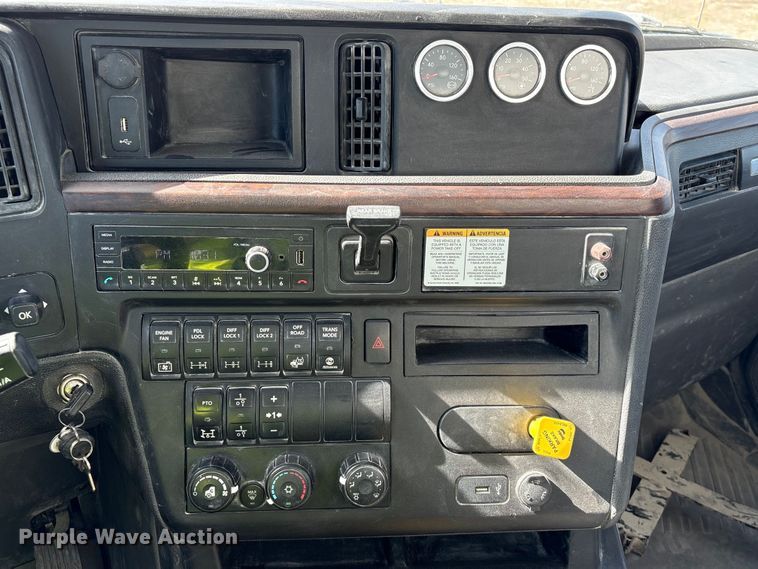 image for item EA7219 2022 International HX620 volumetric concrete mixer truck