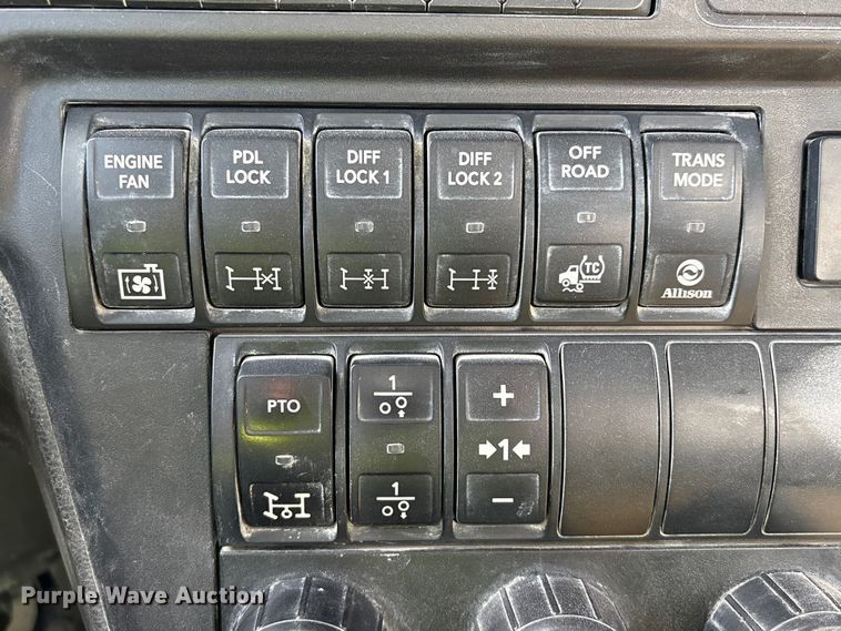 image for item EA7219 2022 International HX620 volumetric concrete mixer truck