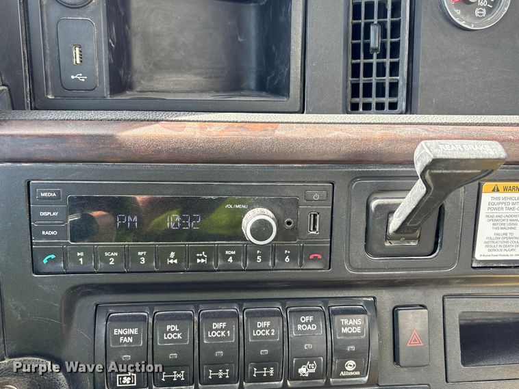 image for item EA7219 2022 International HX620 volumetric concrete mixer truck