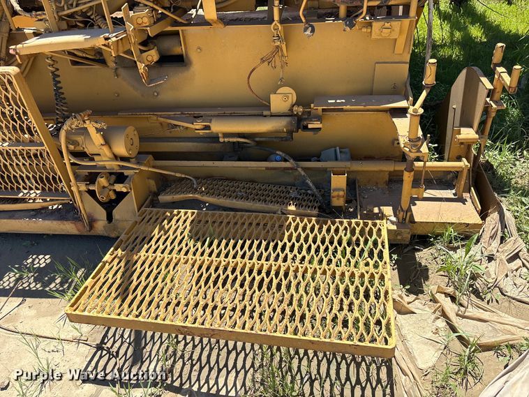 image for item EA7271 -2 Lee Boy L1000T paver