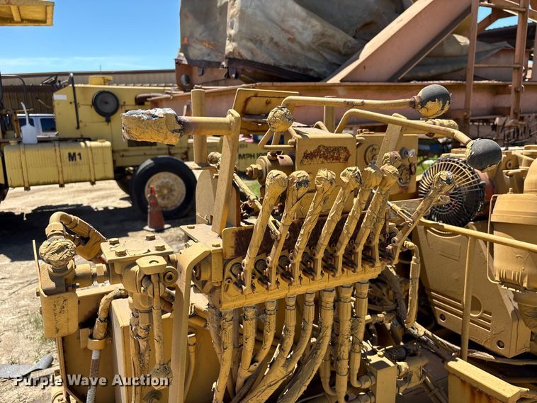 image for item EA7271 -2 Lee Boy L1000T paver