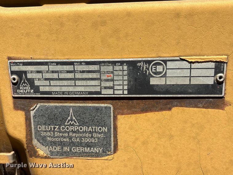 image for item EA7271 -2 Lee Boy L1000T paver