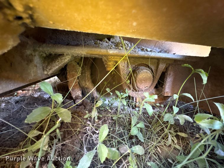 image for item EA7271 -2 Lee Boy L1000T paver