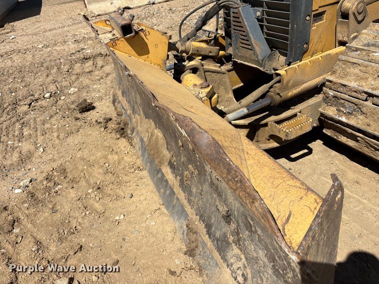 image for item EA7955 2007 John Deere 450J dozer