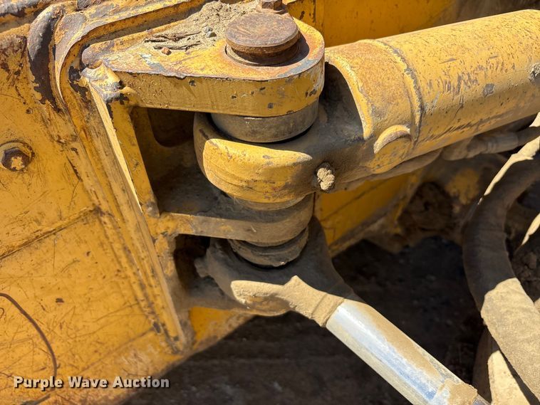 image for item EA7955 2007 John Deere 450J dozer