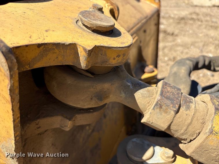 image for item EA7955 2007 John Deere 450J dozer