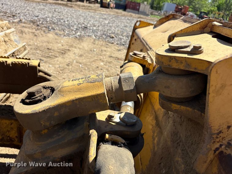 image for item EA7955 2007 John Deere 450J dozer