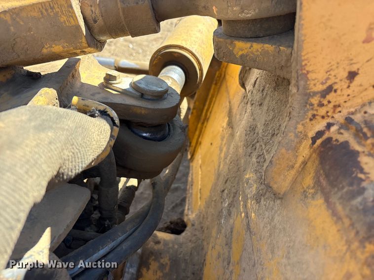 image for item EA7955 2007 John Deere 450J dozer