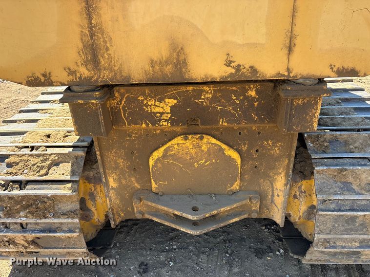 image for item EA7955 2007 John Deere 450J dozer