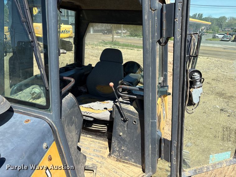 image for item EA7955 2007 John Deere 450J dozer