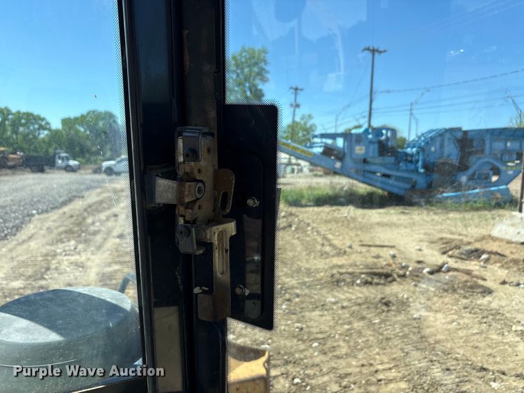 image for item EA7955 2007 John Deere 450J dozer