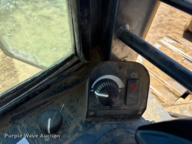 image for item EA7955 2007 John Deere 450J dozer