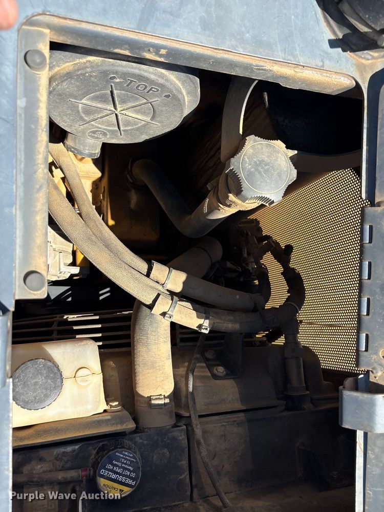 image for item EA7955 2007 John Deere 450J dozer