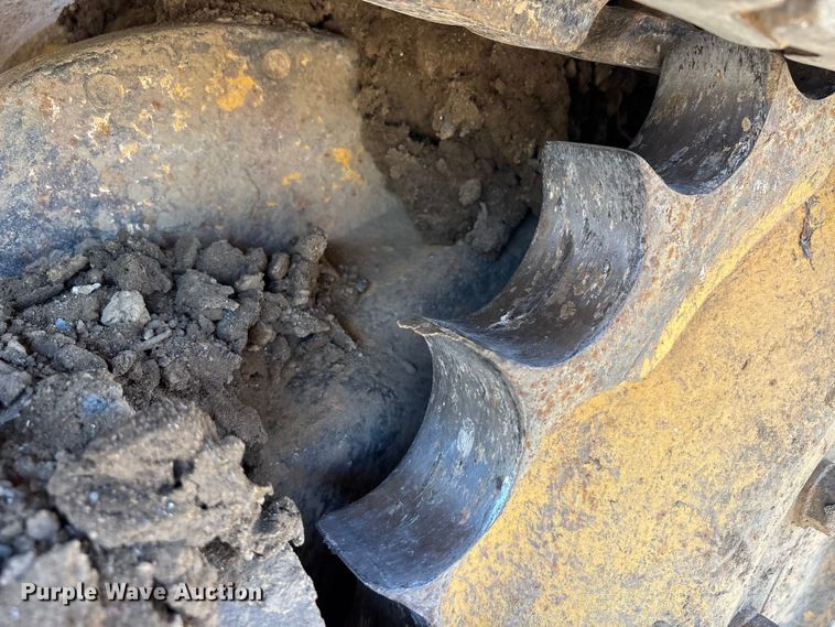 image for item EA7955 2007 John Deere 450J dozer