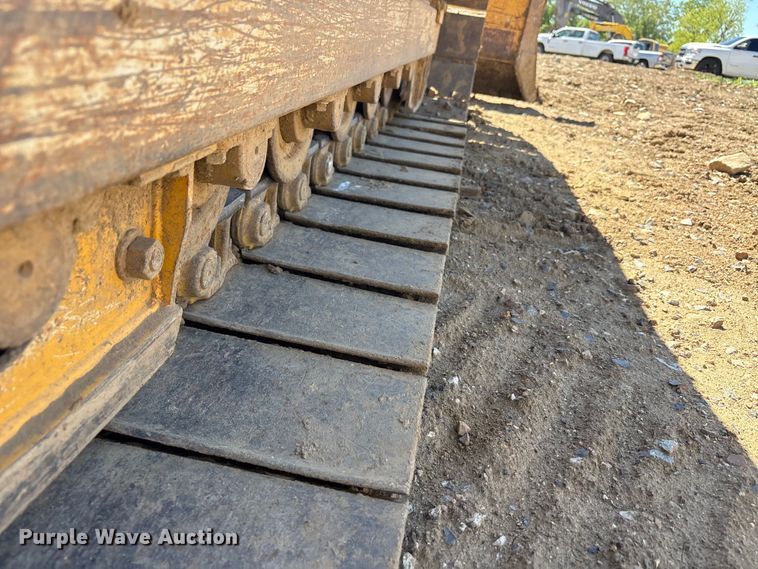 image for item EA7955 2007 John Deere 450J dozer