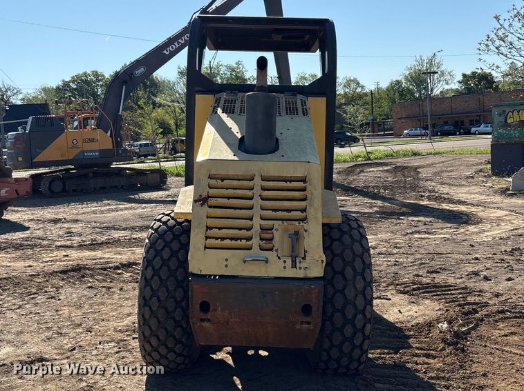 image for item EA7956 2006 Bomag BW177D-3 single drum vibratory roller