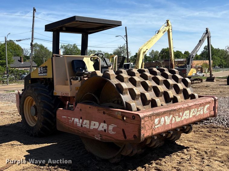 image for item EA7957 2005 Dynapak CA250PD single drum vibratory roller