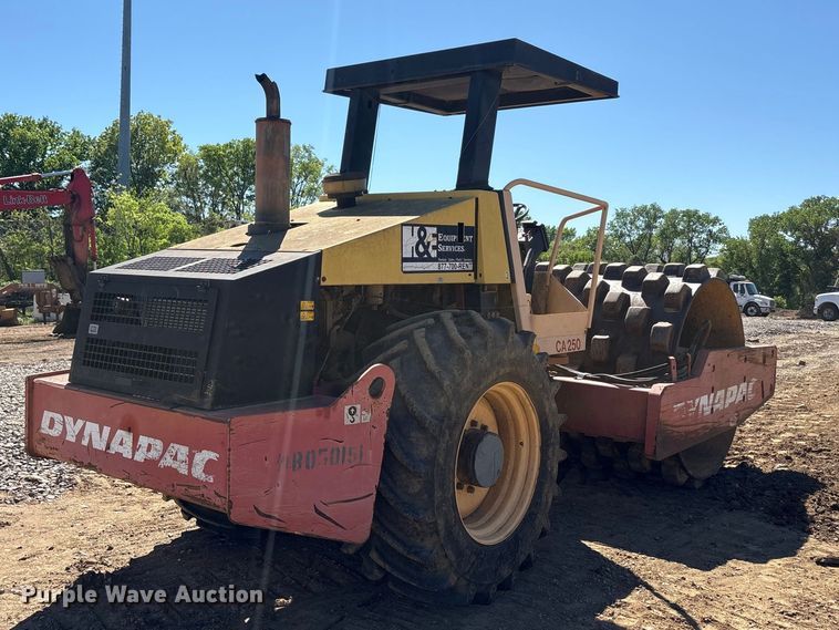 image for item EA7957 2005 Dynapak CA250PD single drum vibratory roller