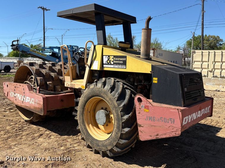 image for item EA7957 2005 Dynapak CA250PD single drum vibratory roller