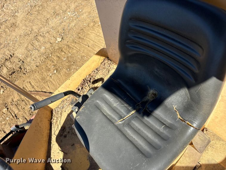 image for item EA7957 2005 Dynapak CA250PD single drum vibratory roller