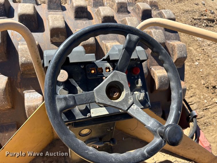 image for item EA7957 2005 Dynapak CA250PD single drum vibratory roller