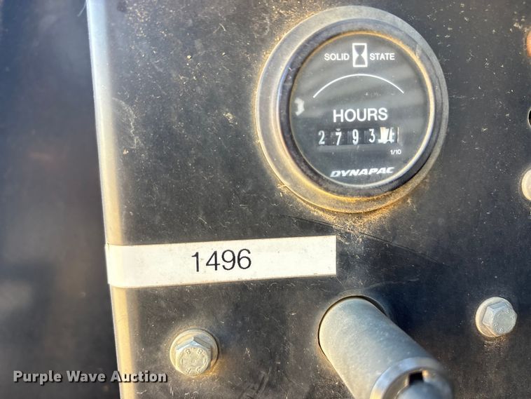 image for item EA7957 2005 Dynapak CA250PD single drum vibratory roller